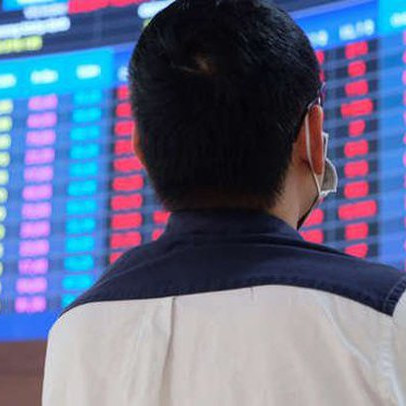 VN-Index giảm hơn 11 điểm trong phiên các quỹ ETF hoàn tất cơ cấu, khối ngoại tiếp tục bán ròng 525 tỷ đồng