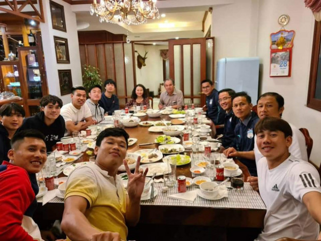 Vợ Bầu Đức lần đầu tiên lộ diện? - Ảnh 1.