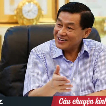 "Vua hàng hiệu" Johnathan Hạnh Nguyễn: Từng rửa xe, làm công nhân nhà máy cao su để có tiền ăn học