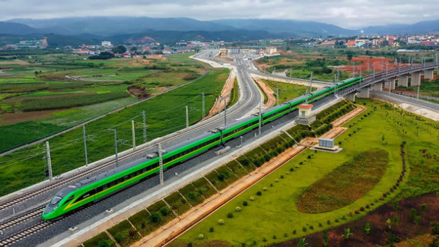 Xây đường sắt Lào-Trung: Rừng hoang thú dữ không đáng sợ bằng hậu quả chiến tranh Việt Nam - Ảnh 1.