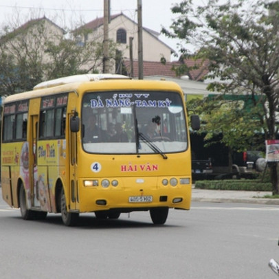 Xe buýt liên tỉnh “trên đường” phá sản