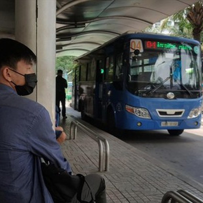 Xe buýt TPHCM ngày càng vắng khách, vì sao?