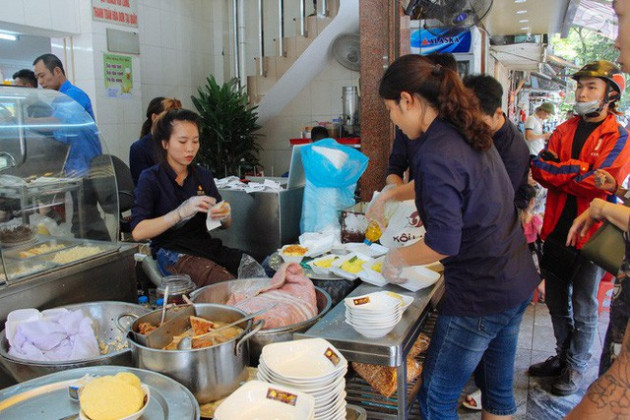 Xôi Yến bất ngờ mở cửa lại sau 1 năm, chủ quán giải thích: Có việc riêng nên cô nghỉ, giờ thích nên bán lại thôi - Ảnh 10.