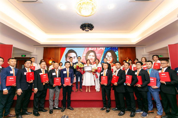 54 doanh nhân TP.HCM tham gia Platinum Chapter của BNI