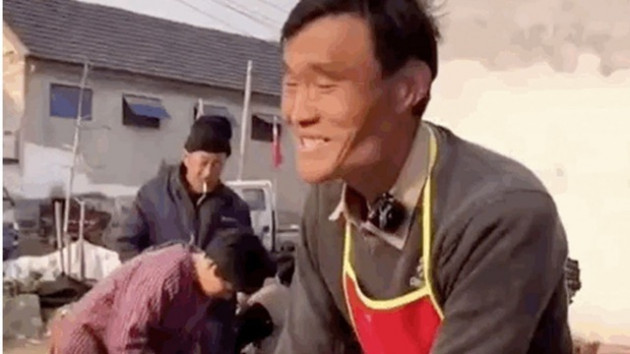 Anh bán mì sửng sốt vì nổi tiếng chỉ sau một đêm, làm giàu cho cả làng