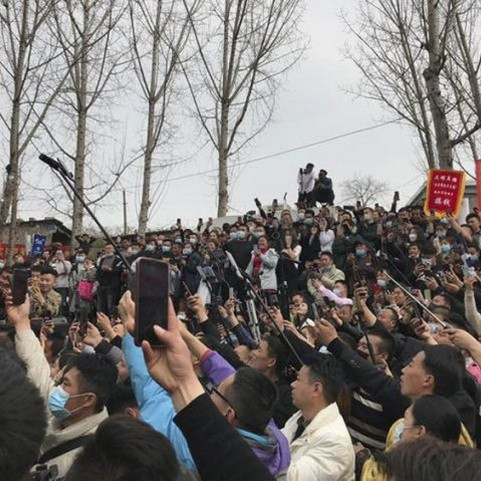 Anh bán mì sửng sốt vì nổi tiếng chỉ sau một đêm, làm giàu cho cả làngicon