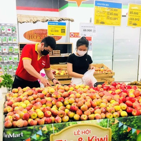 Bán hàng ngày đêm trong vùng dịch, nhân viên siêu thị nguy cơ lớnicon