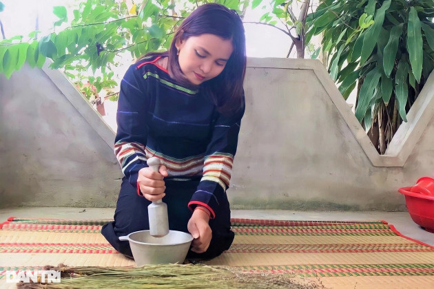 Băng rừng tìm loại cỏ thơm, chế biến thành món đặc sản kiếm lãi tiền triệu - Ảnh 3.