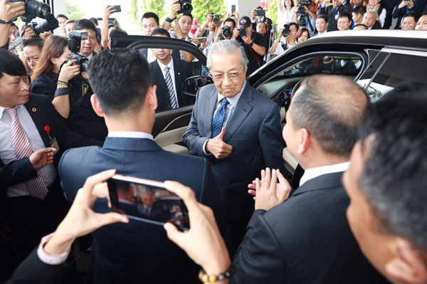 Báo chí Indonesia và Malaysia nói gì về mẫu xe VinFast President?