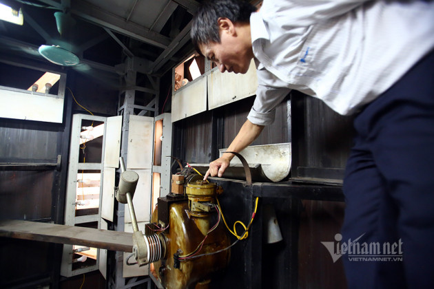 'Bí mật' đặc biệt bên trong cột đồng hồ Bưu điện Hà Nội