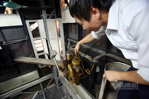 'Bí mật' đặc biệt bên trong cột đồng hồ Bưu điện Hà Nội