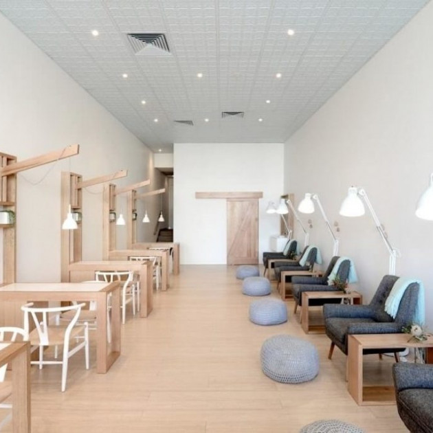 Bỏ 260 triệu mở hàng nail, phá sản ôm đồ về quê bất ngờ kiếm tốticon