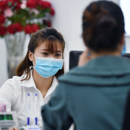 Bộ Tài chính nói gì về việc ngân hàng ép khách vay vốn mua bảo hiểm?icon