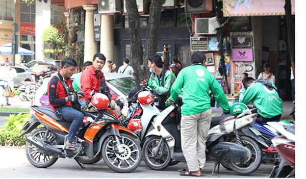 Bỏ việc văn phòng làm 'xe ôm công nghệ', được o bế đủ đường