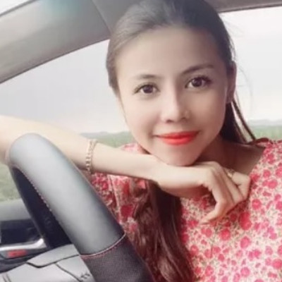 Bóng dáng bà trùm trăm tỷ ẩn sau hotgirl xinh đẹp bán bánh cuốnicon