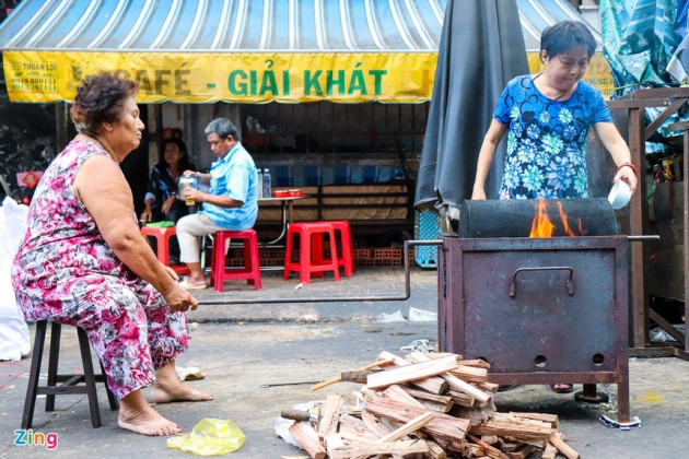 Cà phê vợt Ba Lù gần 70 năm tuổi hút khách ở TP.HCM