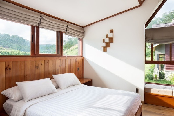 Căn biệt thự gỗ phong cách châu Âu giữa thung lũng