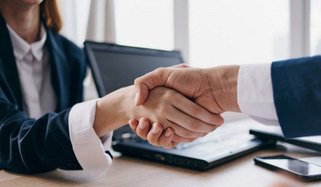 Càng nhân sự cấp cao càng bị giảm nhiều lương