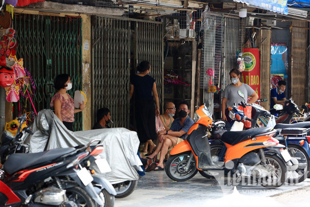 Cảnh chưa từng có ở phố đồ chơi Trung thu lớn nhất Hà thành