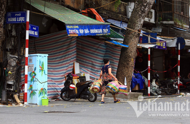 Cảnh chưa từng có ở phố đồ chơi Trung thu lớn nhất Hà thành