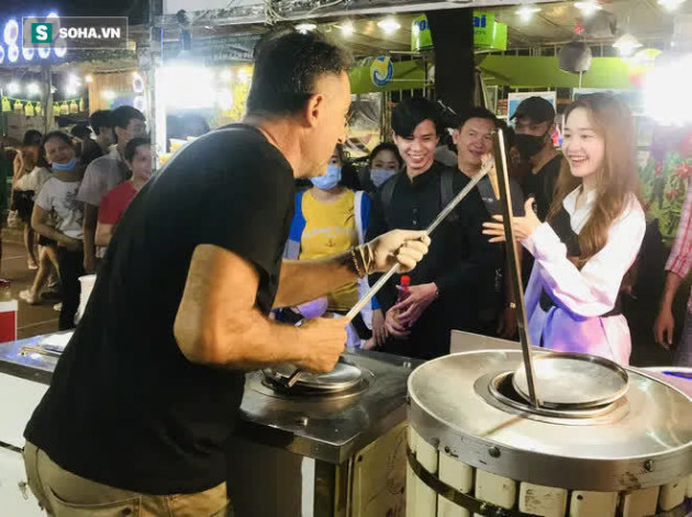 Chán Dubai buồn tẻ, người đàn ông nước ngoài đến Việt Nam bán kem 'vỉa hè'
