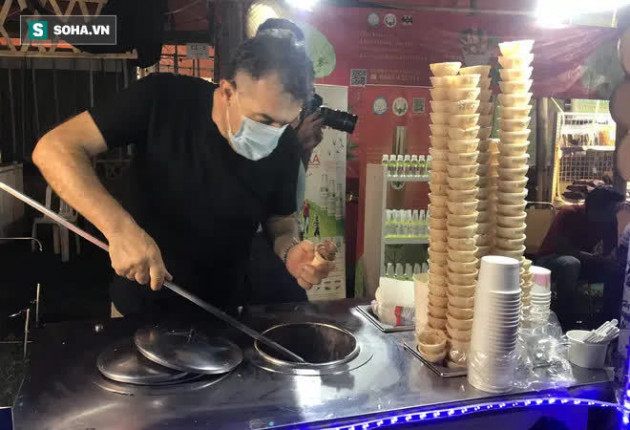 Chán Dubai buồn tẻ, người đàn ông nước ngoài đến Việt Nam bán kem 'vỉa hè'