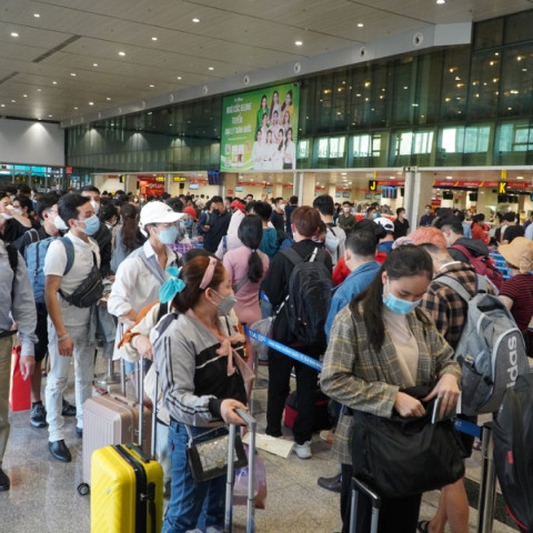 'Cháy' vé hạng phổ thông bay Hà Nội - TP.HCM đến mùng 10 Tết