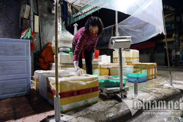 Chợ đầu mối nổi tiếng nhất Hà Nội mở lại sau hai tháng đóng cửa