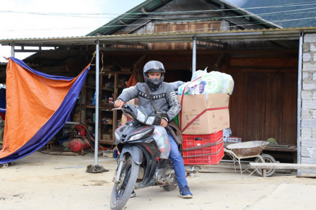 'Chợ di động' giữa đại ngàn