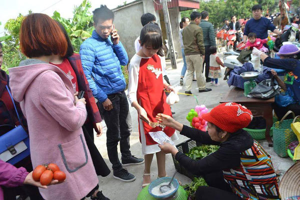 Chợ không nói thách, không mặc cả: Mỗi năm chỉ 1 phiên mồng 2 Tết