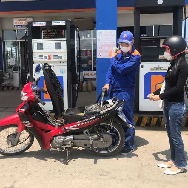 Chờ tin vui giá xăng sẽ giảm mạnh, trên 1.000 đồng/líticon