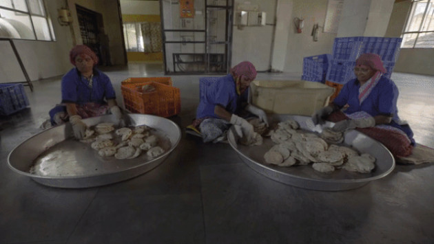 Choáng váng với 'siêu bếp' phục vụ miễn phí 40.000 suất ăn mỗi ngày