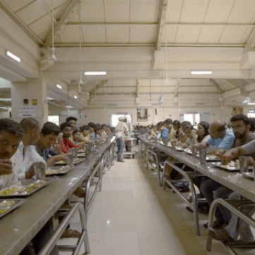 Choáng váng với 'siêu bếp' phục vụ miễn phí 40.000 suất ăn mỗi ngày