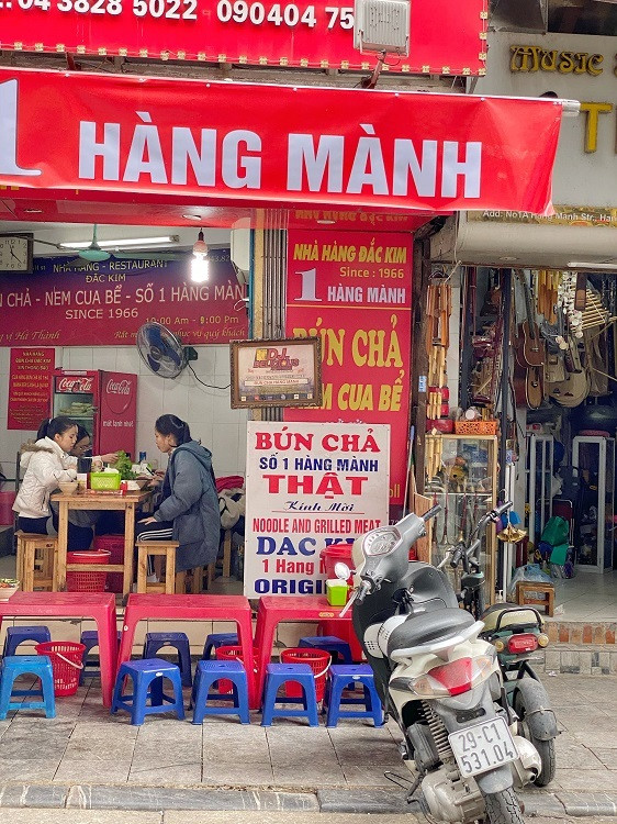 Chóng mặt với ma trận 'hàng quán chính hiệu' ở Hà Nội, không phân biệt nổi thật giả