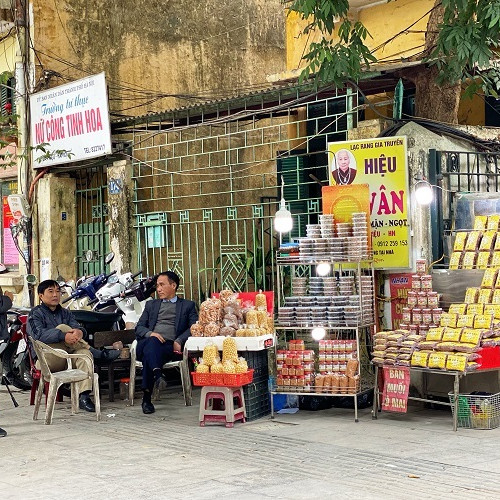 Chóng mặt với ma trận 'hàng quán chính hiệu' ở Hà Nội, không phân biệt nổi thật giảicon