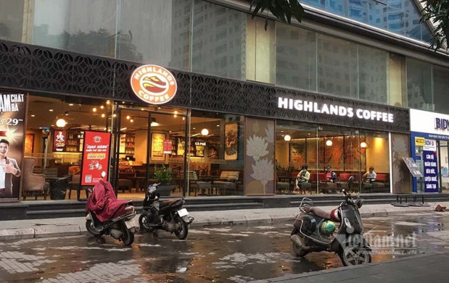 Chủ hàng cà phê tiết lộ chuyện bán hàng ngày đầu mở cửa trở lại