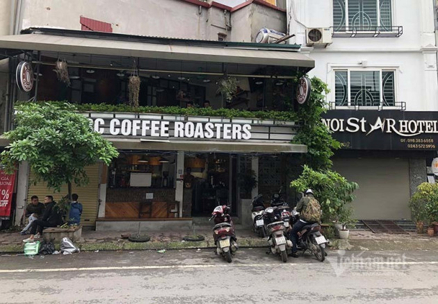 Chủ hàng cà phê tiết lộ chuyện bán hàng ngày đầu mở cửa trở lại