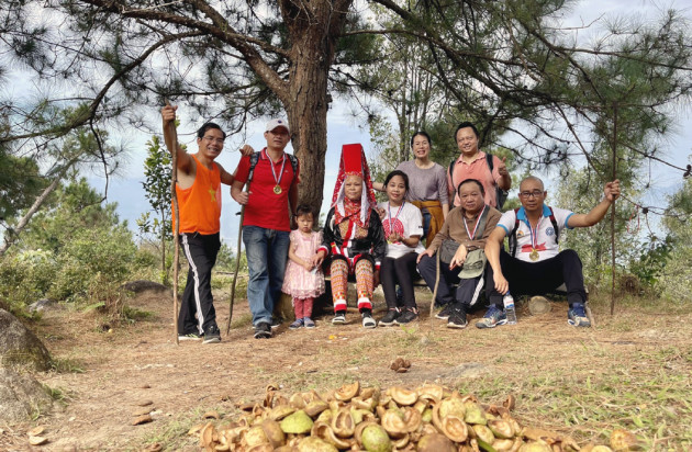 Chuyến leo núi, săn hoa trên nóc nhà vùng Đông Bắc