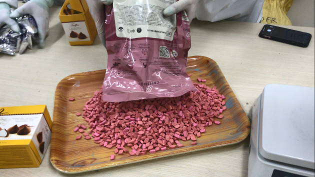 Chuyển phát nhanh 30kg ma túy MDMA và Ketamin từ Pháp về Việt Nam