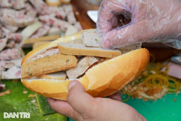 Chuyện về quầy bánh mì 80 tuổi tại Sài Gòn