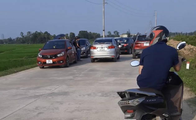 'Cò' đất khuấy động làng quê Hà Tĩnh, vài ngày lại 'bay sạch'