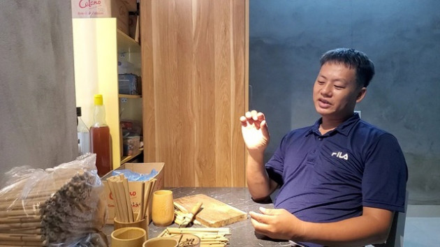 Cử nhân mỹ thuật kiếm hàng chục triệu đồng/tháng từ những... cành tre