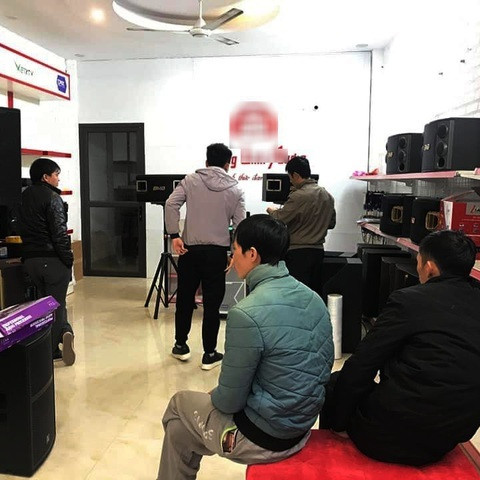 Dân ở nhà tránh dịch, thiết bị karaoke tại gia 'cháy hàng' đầu năm mớiicon