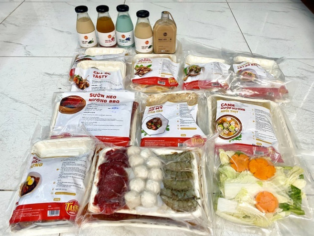 Đấng mày râu săn quà 'độc', không đụng hàng dịp 20/10 ở TP.HCM