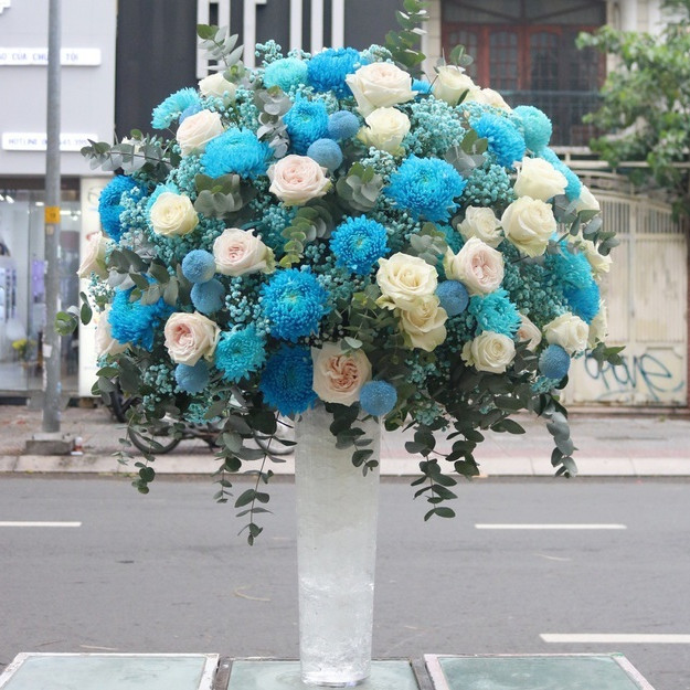 Đấng mày râu săn quà 'độc', không đụng hàng dịp 20/10 ở TP.HCMicon