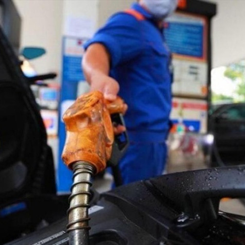 'Đang nghiên cứu' đề nghị giảm thuế phí để ghìm giá xăngicon