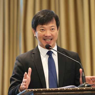 'Đặt cược' 1 tỷ USD cứu ông lớn lỗ nghìn tỷ: Cha con đại gia sụp đổ, ông bầu mới lộ diệnicon