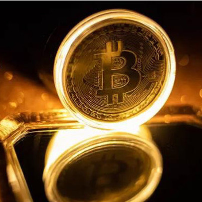 Đầu tư trong tương lai là vàng hay Bitcoin?icon
