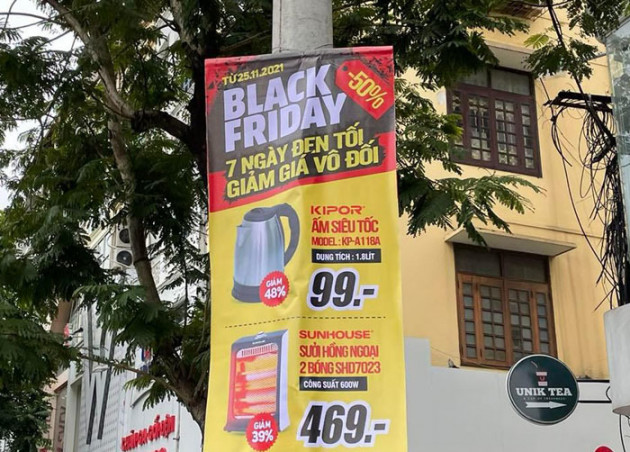 Đêm trước chính hội Black Friday, giảm giá 80% phố thời trang vẫn đìu hiu