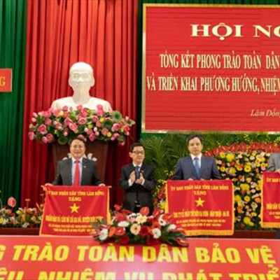 DHD nhận Cờ thi đua phong trào toàn dân bảo vệ an ninh Tổ quốc